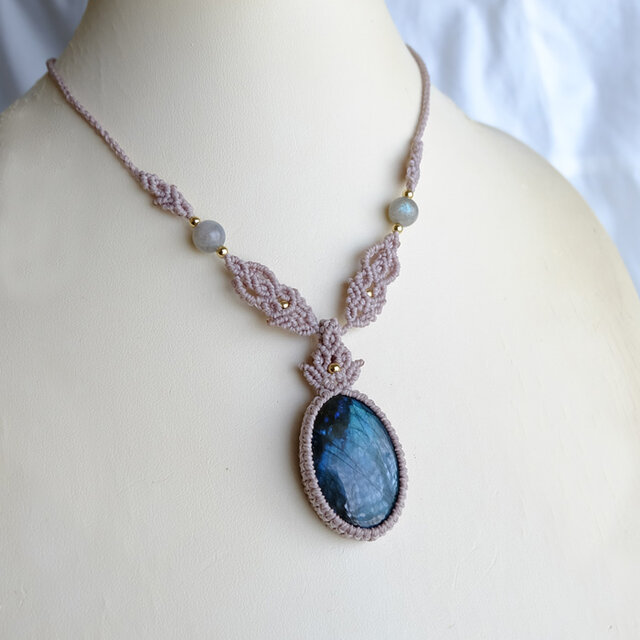 ラブラドライト（マダガスカル産）良質天然石マクラメ編みペンダント