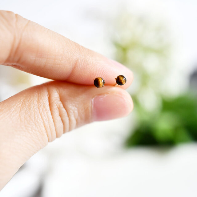 小粒タイガーアイのねじねじスタッドピアス 天然石 きん運・し事運 小ぶりピアス
