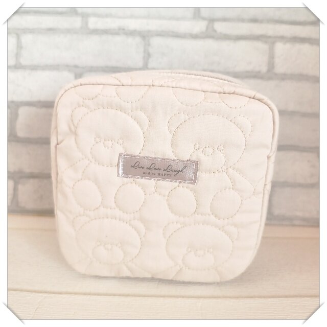 くま柄キルト　たっぷり入って小分けできる自立式メイクポーチ