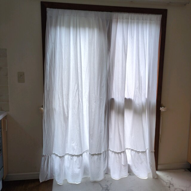 ホワイトコットン♪レース付きラッフル両開きカーテンリボンクリップ