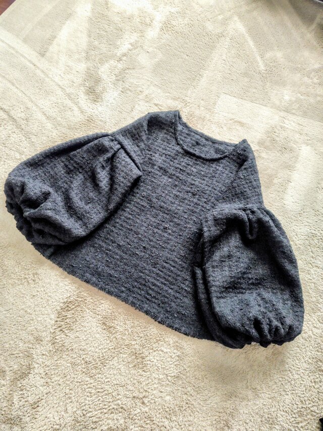 ブラックツィードたっぷりパフスリーブブラウス