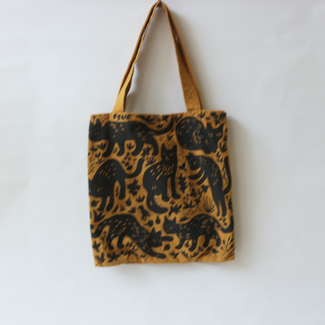 【在庫限り】黒猫プリントバッグ【からし】