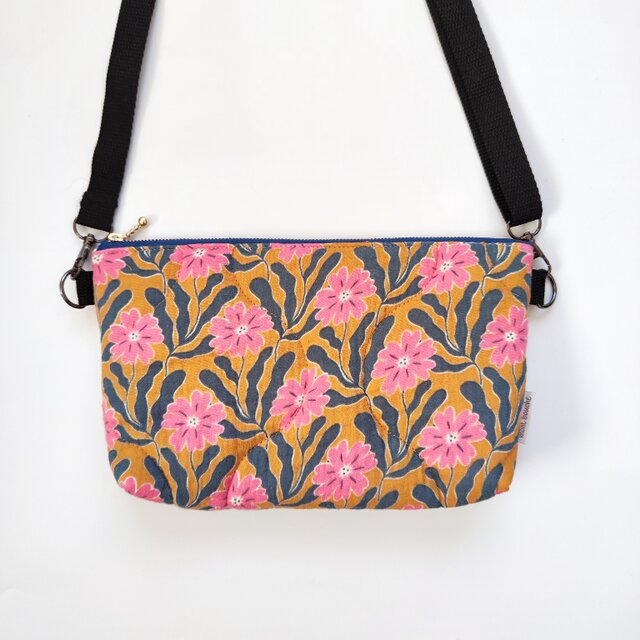 フランス製キルティング生地・容量たっぷりサコッシュ（bleu：ブルー）