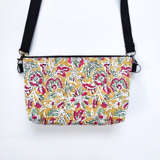 フランス製キルティング生地・容量たっぷりサコッシュ（noir：黒）