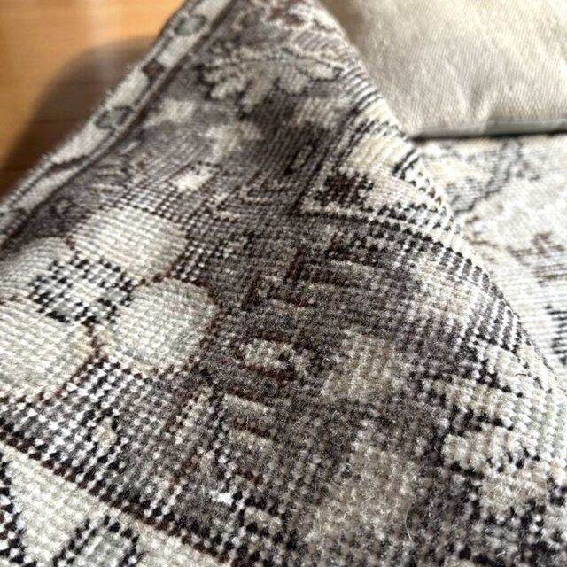 超大判161×285 メダリオン グレイ×クリーム トルコヴィンテージラグ