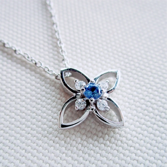 ひっそりと咲くクレマチス•ネックレス【スターリングシルバー製/CZダイヤ/フラワーモチーフ】