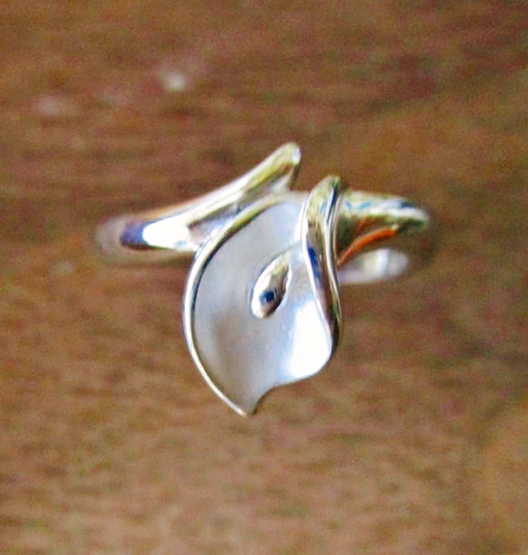 しとやかなカラーの花•リング【スターリングシルバー製/フラワーモチーフ】