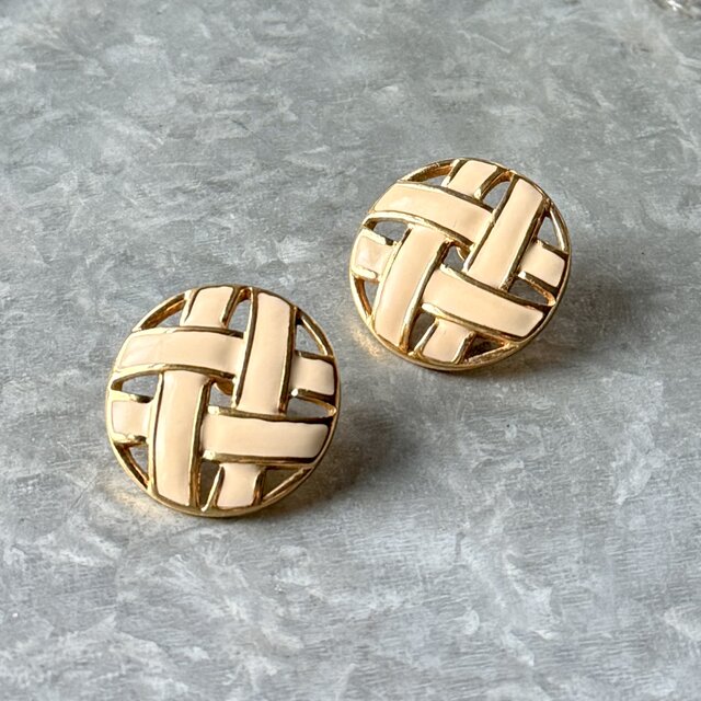 PN38-【 Napier 】ネイピア・ヴィンテージピアス 1980s Ivory Enamel