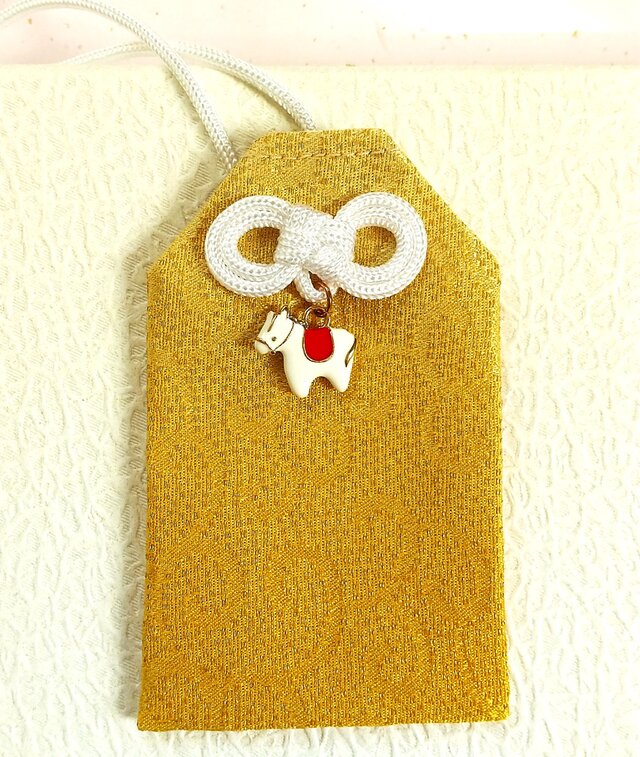 縁起良い黄金生地の　【午年お守り袋】　選べる「叶結びの色」　2026