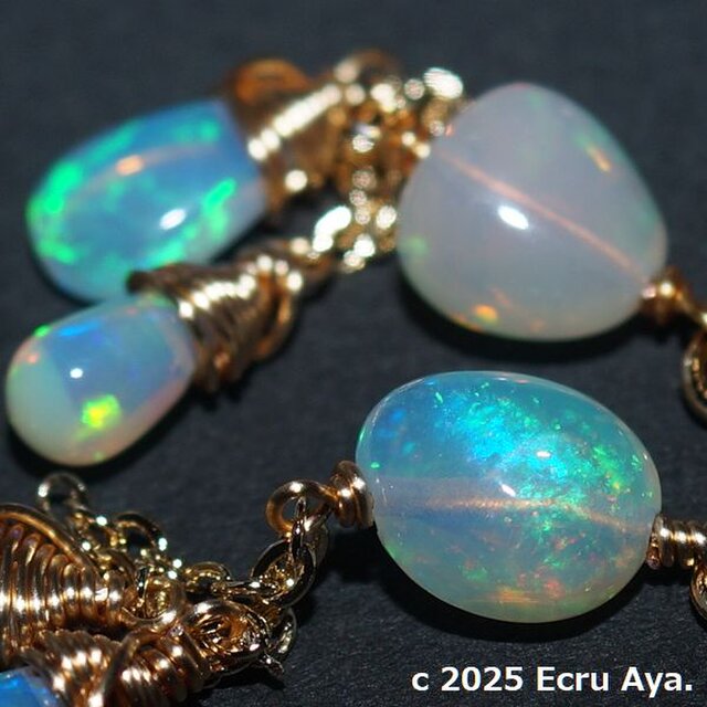 Noel*流星*三種類のプレシャスオパールのアシンメトリーピアス | iichi