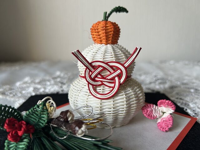 籐の鏡餅 小・6 | iichi 日々の暮らしを心地よくするハンドメイドや