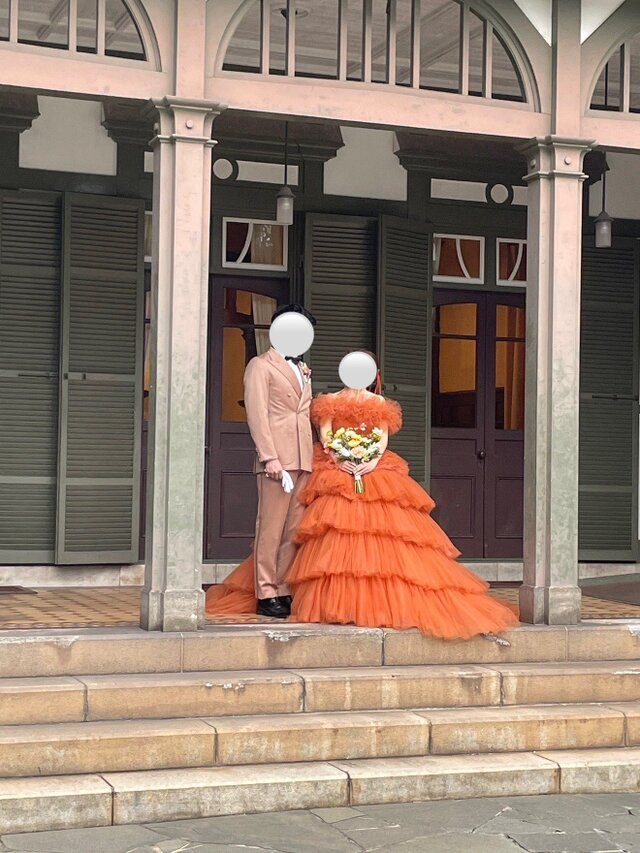 ウエディングドレス　テラコッタ色　オフショルダー　色直し　サイズ調節可能 実例写真！カラードレス テラコッタ色 オフショルダー ボリューム