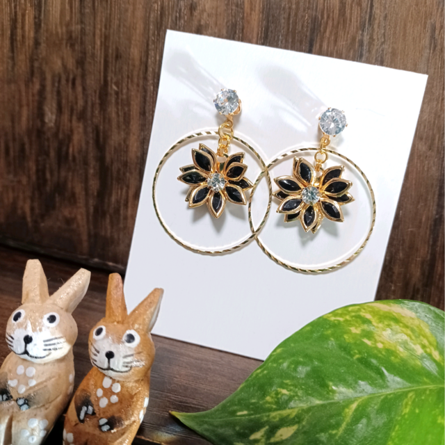ブラックフラワー✿フープリング ポストピアス 単品 ハンドメイド No 