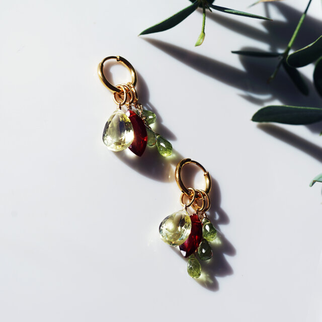 イヤリング可★3種ジュエルによるグロリオサの花のピアス・サージカルステンレス　～グロリオサ