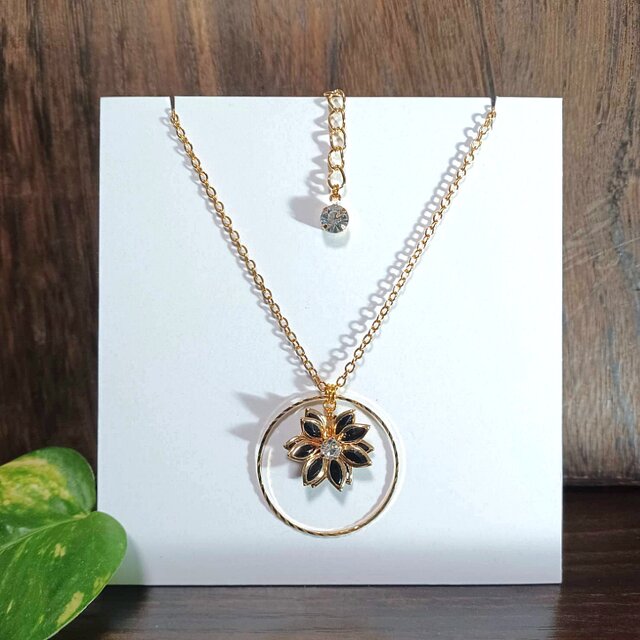 ブラックフラワー‪✿フープリング ネックレス・ポストピアスSet‬