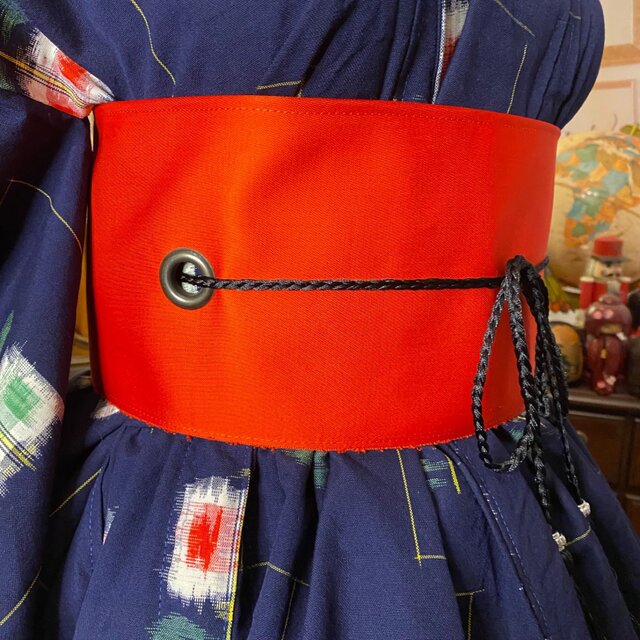 和洋折衷アンサンブル着物リメイクワンピース 帯サッシュベルト付き ハンドメイド レトロ 古着 紺地に踊る「赤の花紋」と幾何学 MKW-53 和洋折衷アンサンブル着物リメイクワンピース 帯サッシュベルト付き