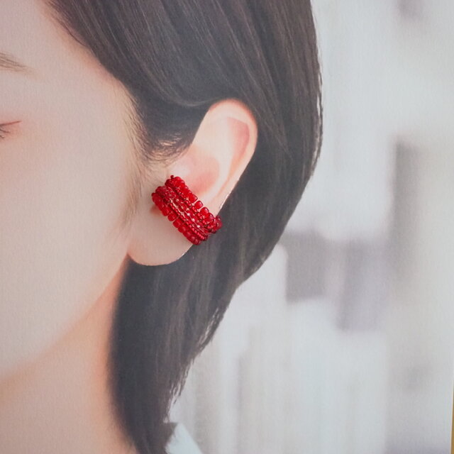 ビーズとスパンコールのイヤーカフ（レッド）・大【受注】