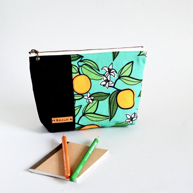 デザイナーズ生地！ オレンジ柄のマチ付きポーチ18cm