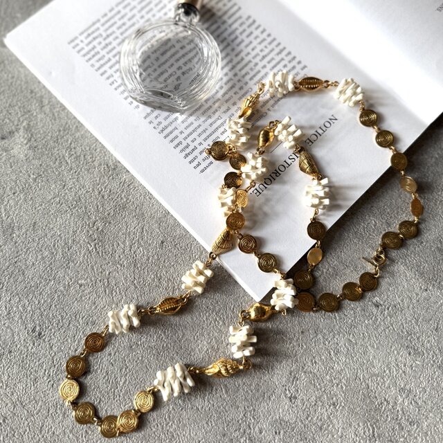 NT15-【 TRIFARI 】クラウントリファリ・ヴィンテージネックレス  Gold Tone Disc Seashell