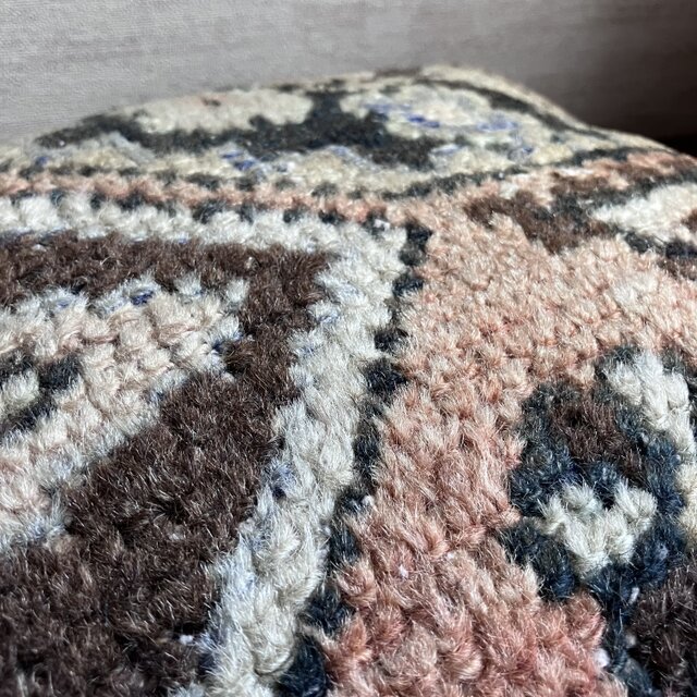 あたたかな風合いトルコキリムのクッションカバー／40 × 40cm／花×幾何