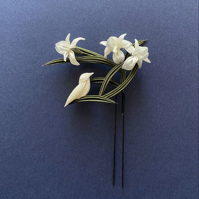 アヤメと小鳥の髪飾り《正絹/つまみ細工》Uピン 簪 かんざし 鳥