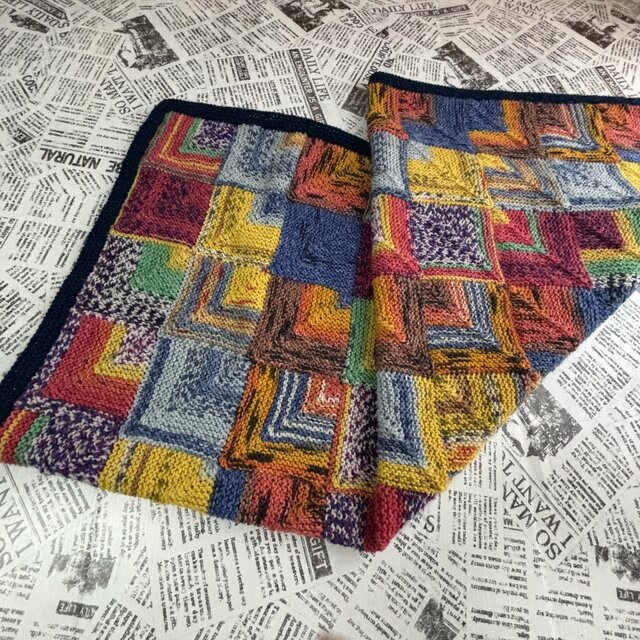 ドミノ編みのブランケット おくるみ 膝掛け 手編み OPALの | iichi