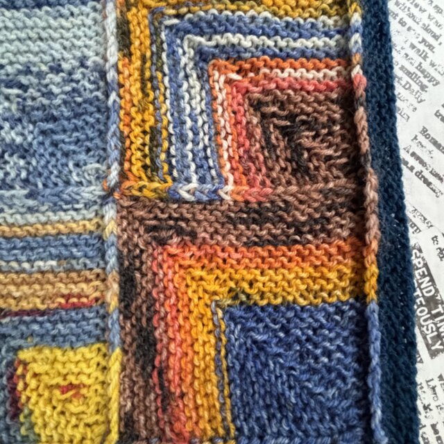 ドミノ編みのブランケット おくるみ 膝掛け 手編み OPALの | iichi