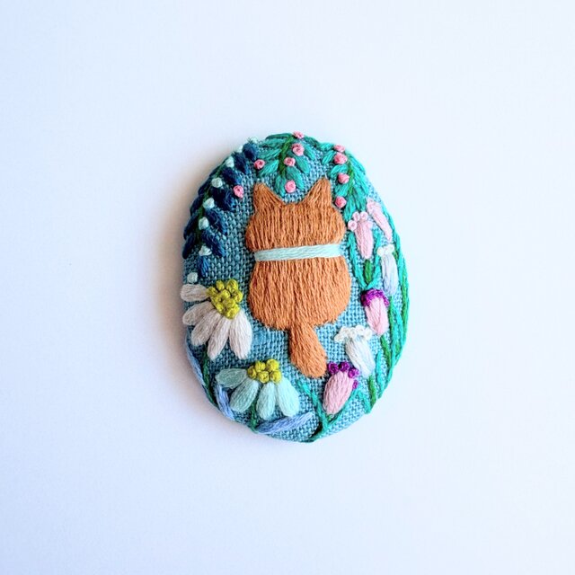 こねこと草花の刺繍ブローチ(botanical）#42