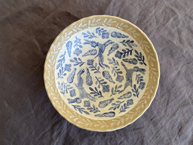 うさぎ染め付け大鉢 『野あそび』 | iichi 日々の暮らしを心地よくする