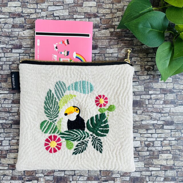 カンタ刺繍風オニオオハシ風南国風フラットポーチ／ぺたんこポーチ