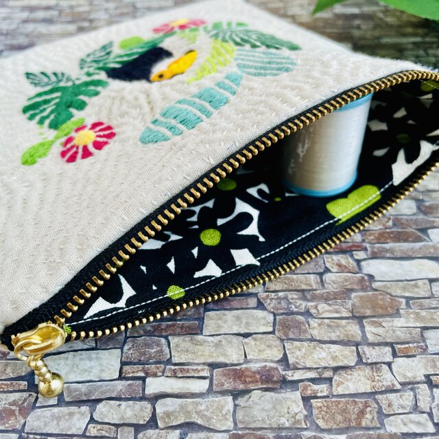 カンタ刺繍風オニオオハシ風南国風フラットポーチ／ぺたんこポーチ