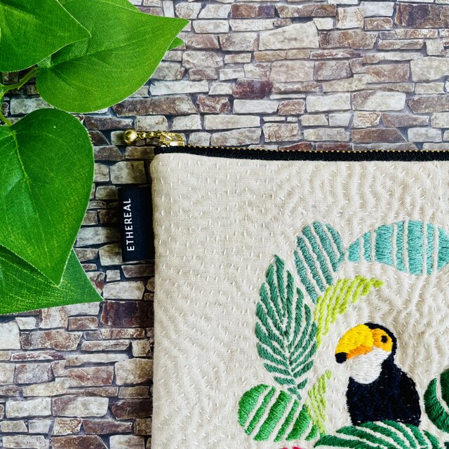カンタ刺繍風オニオオハシ風南国風フラットポーチ／ぺたんこポーチ