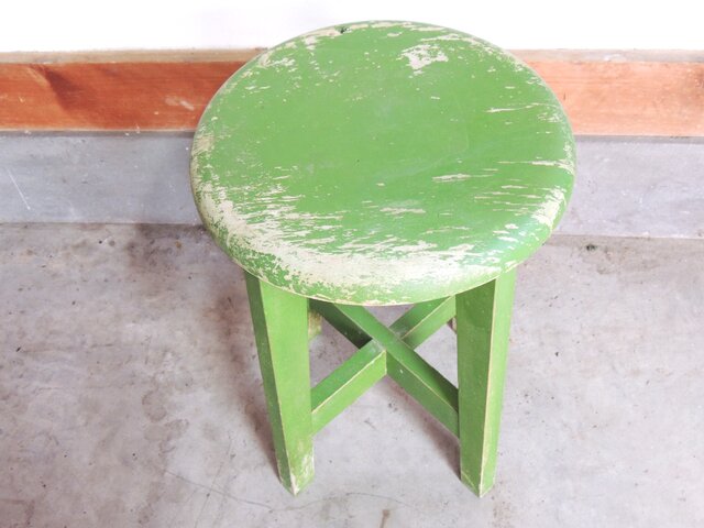 緑の丸椅子 | iichi 日々の暮らしを心地よくするハンドメイドや