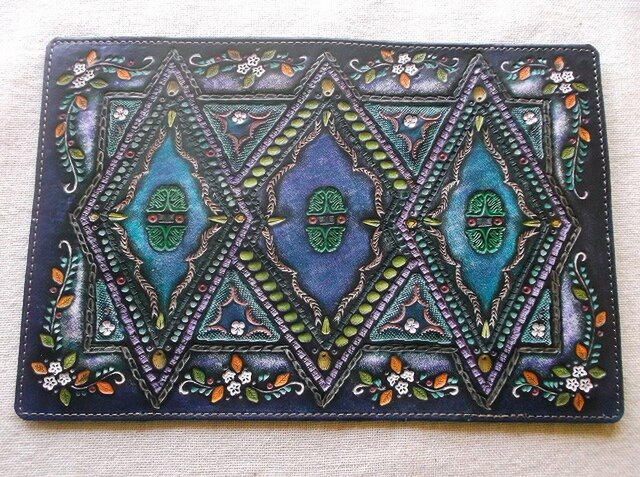 文庫サイズブックカバー 刻印、拭き染め 牛革 | iichi 日々の暮らしを