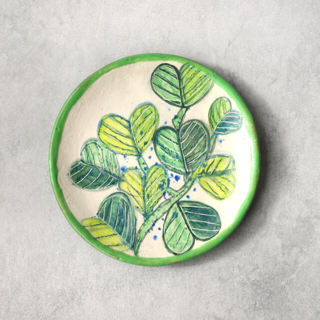 グリーンリーフ（春）の手描き絵皿Ⅱ