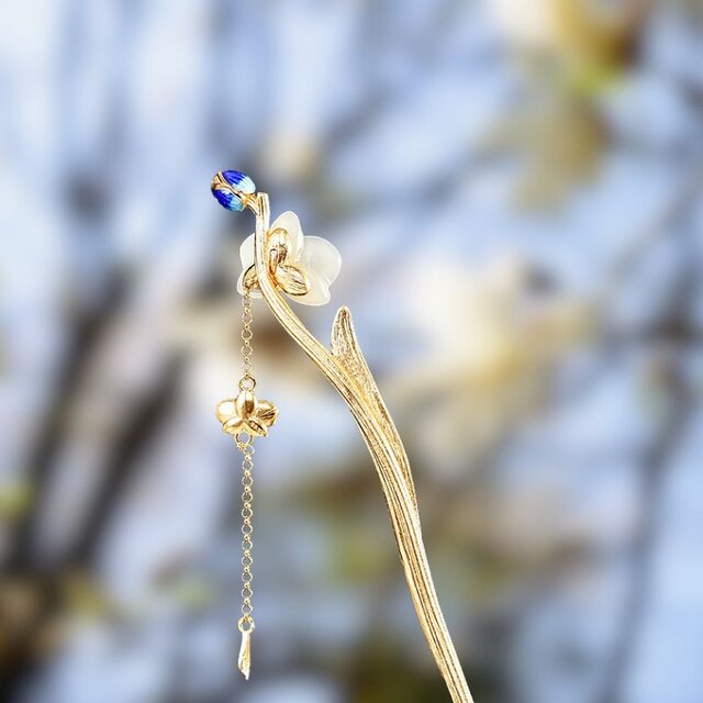 木蓮の花のかんざし - 伝統と現代の美が融合した逸品 K204 | iichi 