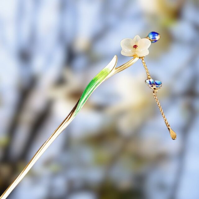 木蓮の花のかんざし - 伝統と現代の美が融合した逸品 K204 | iichi 