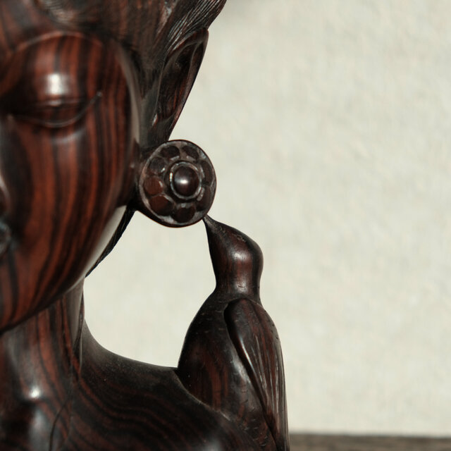 インドネシア・バリ島産◇木彫りの女神 鳥 オブジェ インテリア 工芸品