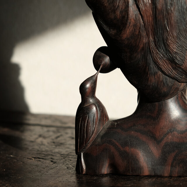 インドネシア・バリ島産◇木彫りの女神 鳥 オブジェ インテリア 工芸品