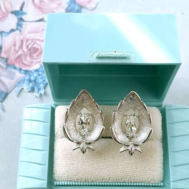 《Sarah Coventry》 “Crystal Navette” サラコベントリー ヴィンテージイヤリング