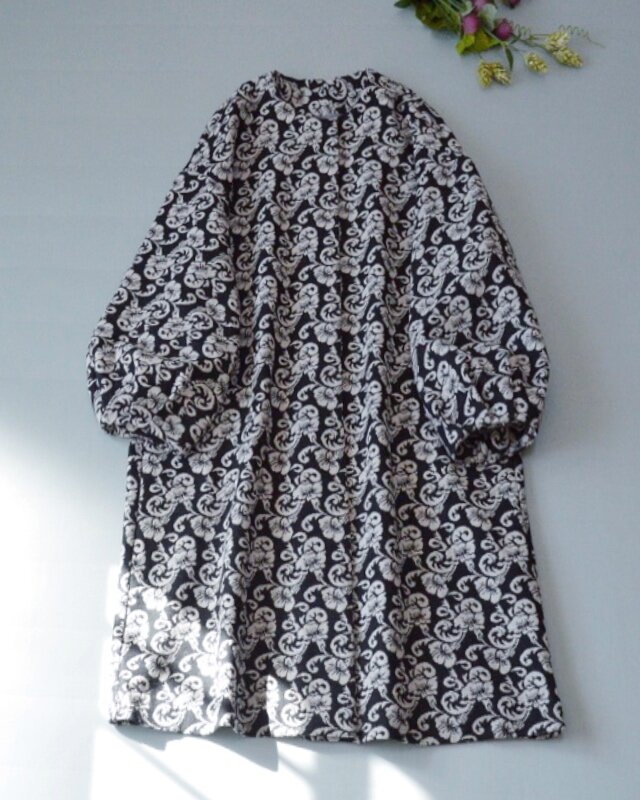 総裏ジャカード花柄シンプルなノーカラーポケット付大人可愛いコート