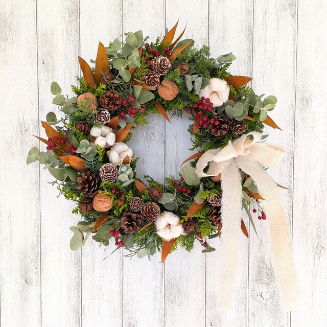クリスマスが終わっても飾れる！！木の実のウインターリース