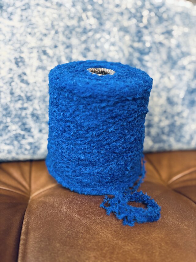 鮮やかブルー 羊毛混紡 ボリューム糸　ファーヤーン