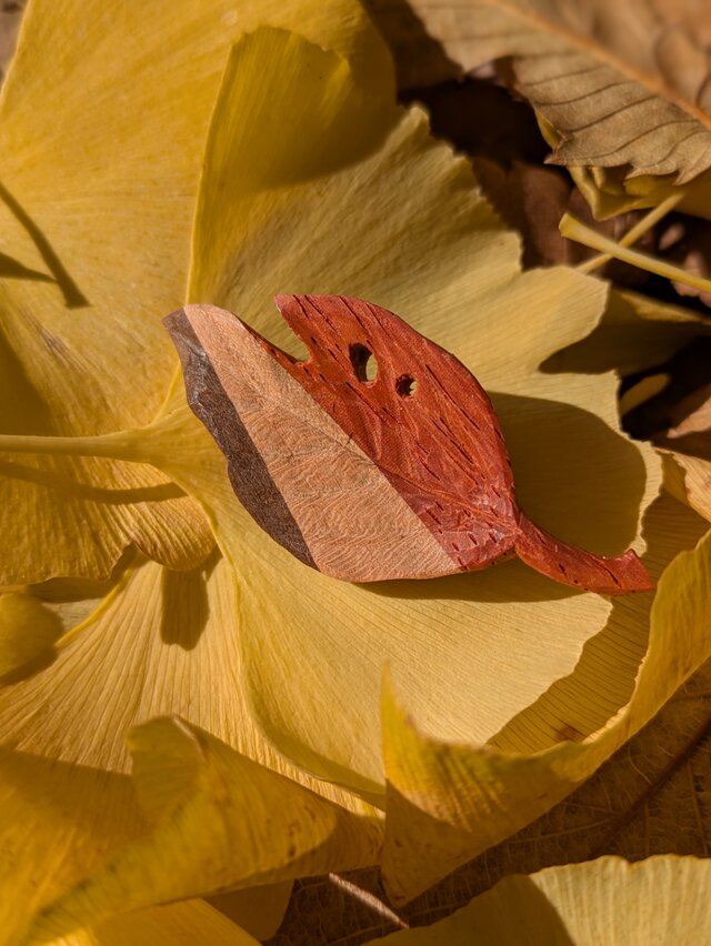 落ち葉ブローチ