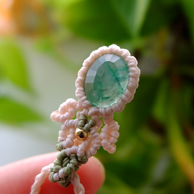 エメラルド（コロンビア産） 5月誕生石 マクラメ編みミニペンダント