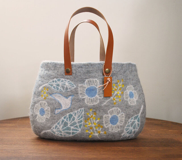 羊毛フェルトバッグ/花と鳥 | iichi 日々の暮らしを心地よくする