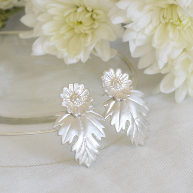 ノジギクのピアス（葉っぱ付き）・SV925