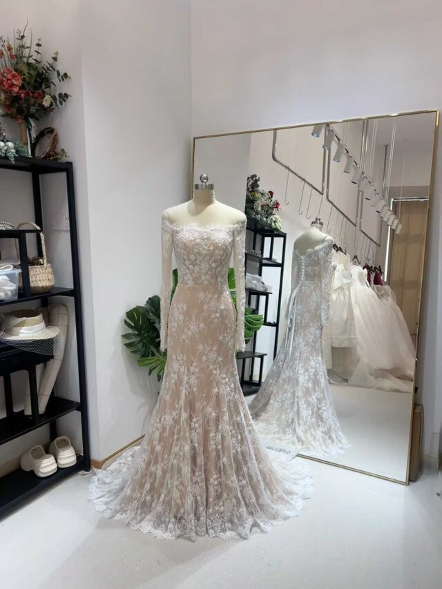 ウェディングドレス オフショルダー マーメイドライン ロングスリーブ ビーズ 贅沢な小花柄の総レース 拳式