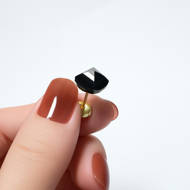 天然石 オニキスの一粒ピアス【サージカルステンレス 　金属アレルギー対応】シュガーローフ