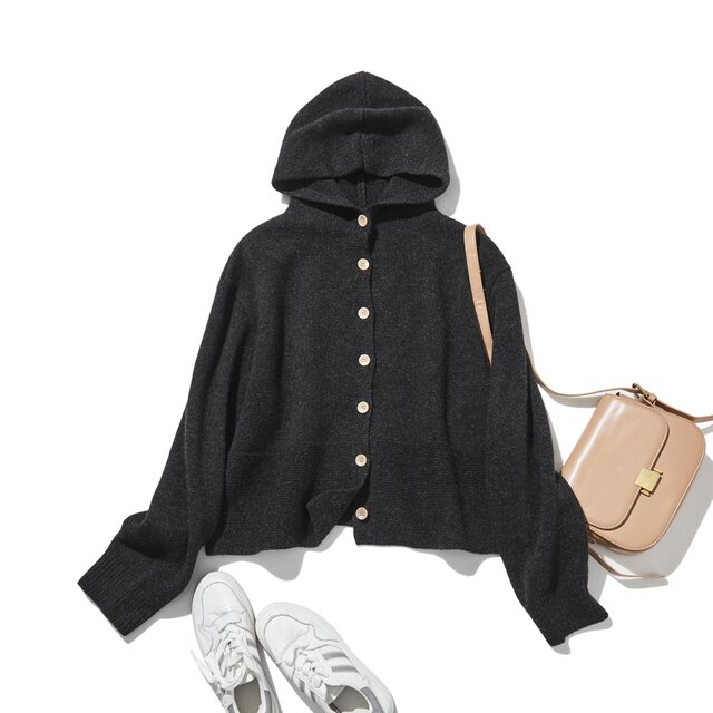 レトロムードが漂う、フード付きコンパクトカーディガン ウール100％カーディガン　ダークグレー251206-1